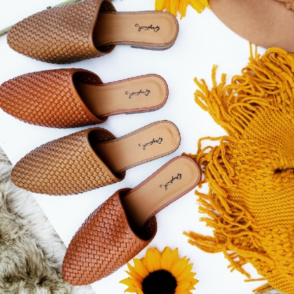 🆕️//The Clementine// Cognac woven Mule/Flats - Picture 7 of 8